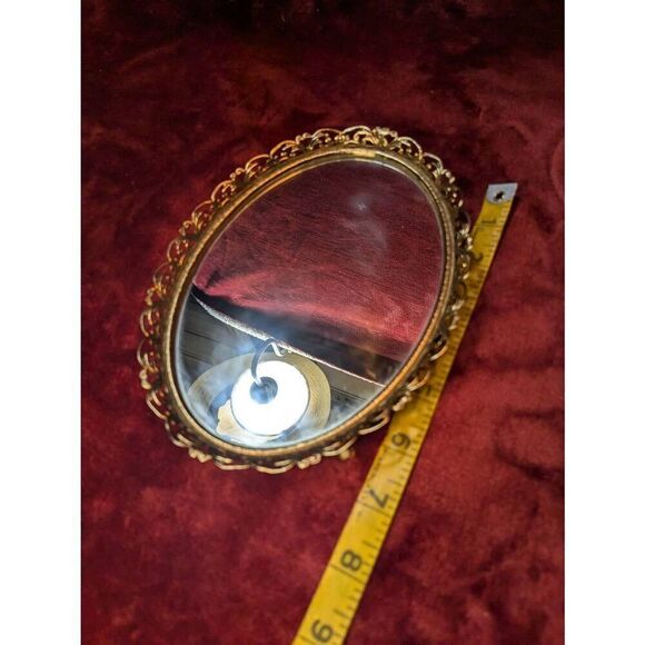 Vintage vanity tray in good condition. 7x5 - Picture 2 of 7